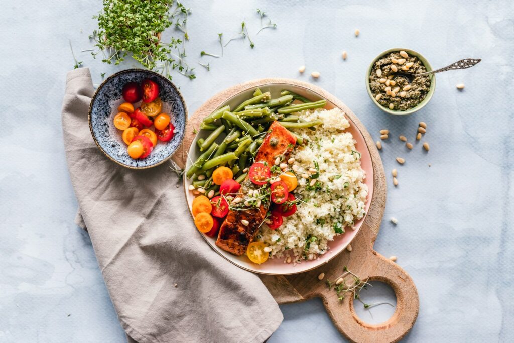 Balanced meal of salmon, quinoa and vegetables